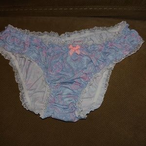 VS low rise bikini pantie. Size med